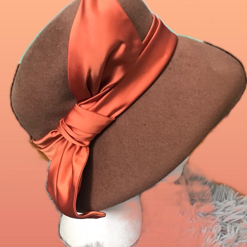 Vintage wool hat with bow